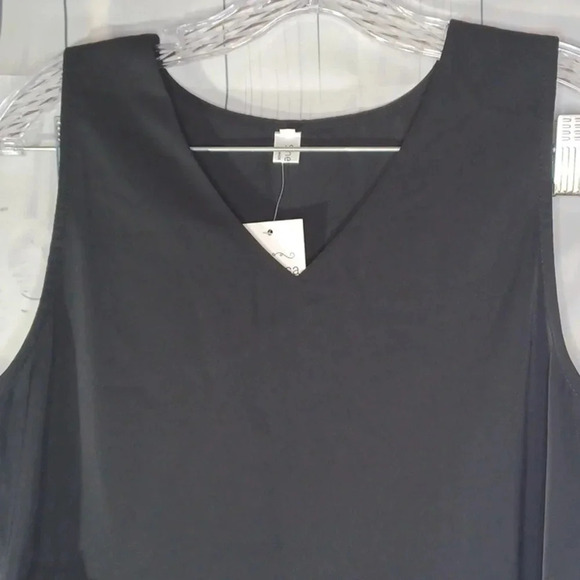 Sherosa v-neck sleeveless black dress NWT - Picture 3 of 7